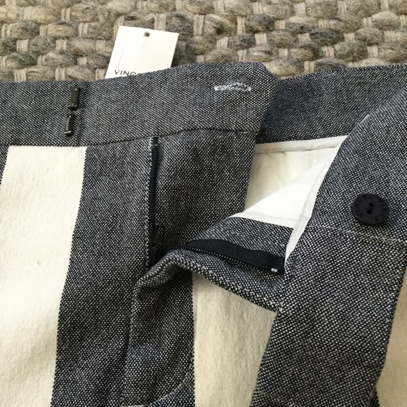 Vince. Striped Short | Grey & White Striped | Size 10 - Picture 7 of 9